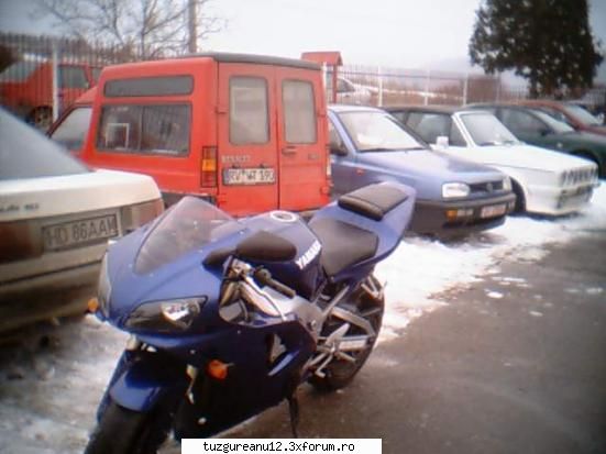 un yamaha iarasi frumusel (dar imi place mai mult duccati ;) ) intalnirea de la cincis